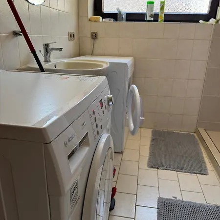 2 Monteure Mit Grossem Parkplatz Apartment *